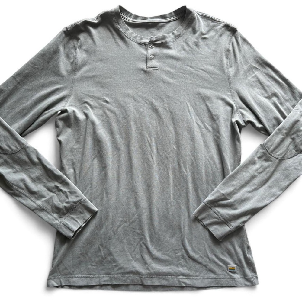 Vuori Men's Light Green / Gray Long Sleeve Henley Shirt size L perfect condition